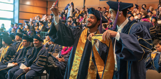 commencement-students.PNG